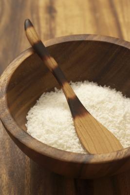 How to Make Sweetened Coconut From Dehydrated Coconut